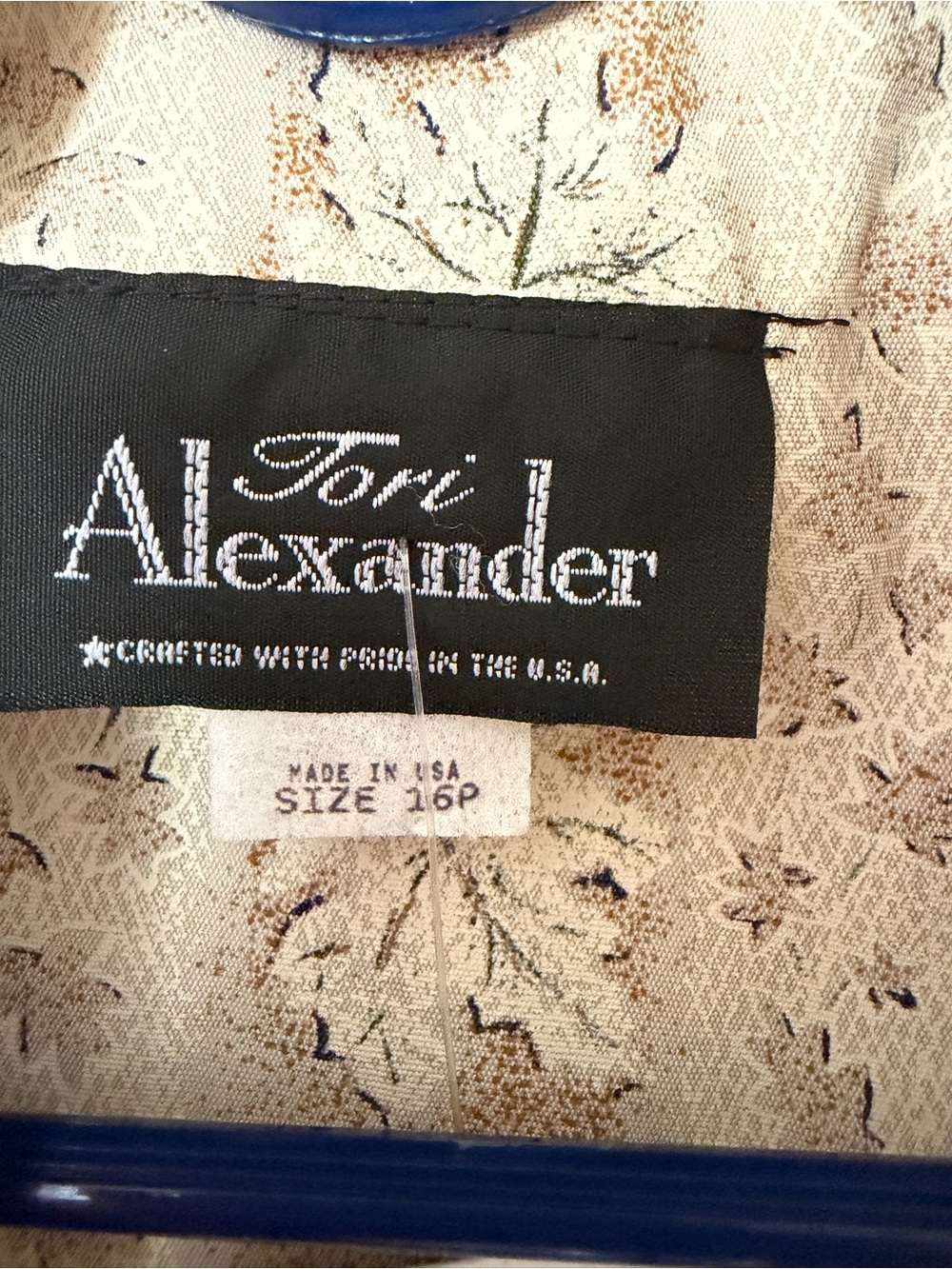 Beige Floral Button-Front Shirt - Picture 2 of 6